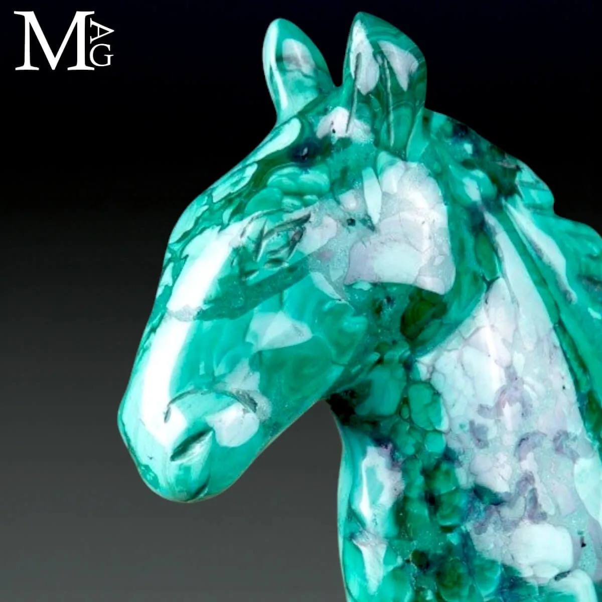 Cavallo scolpito in malachite – Scultura ornamentale.