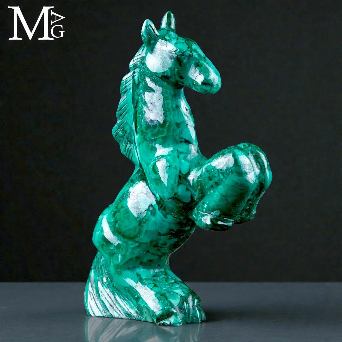 Cavallo scolpito in malachite – Scultura ornamentale.