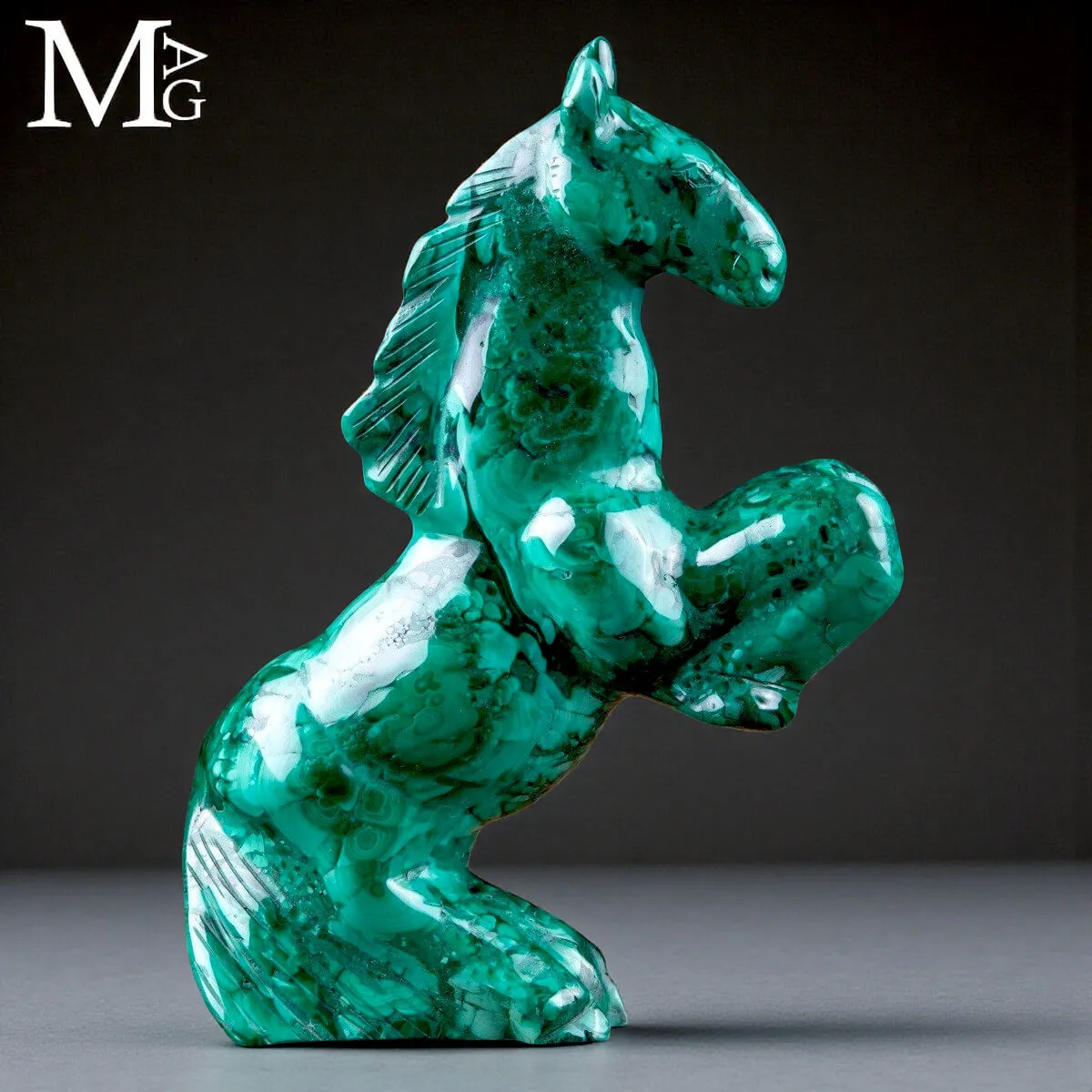 Cavallo scolpito in malachite – Scultura ornamentale.