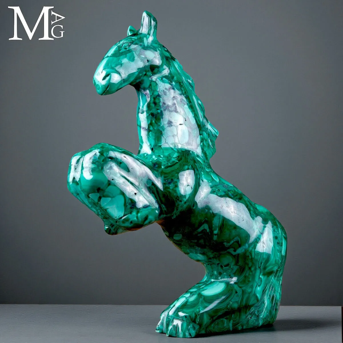 Cavallo scolpito in malachite – Scultura ornamentale.