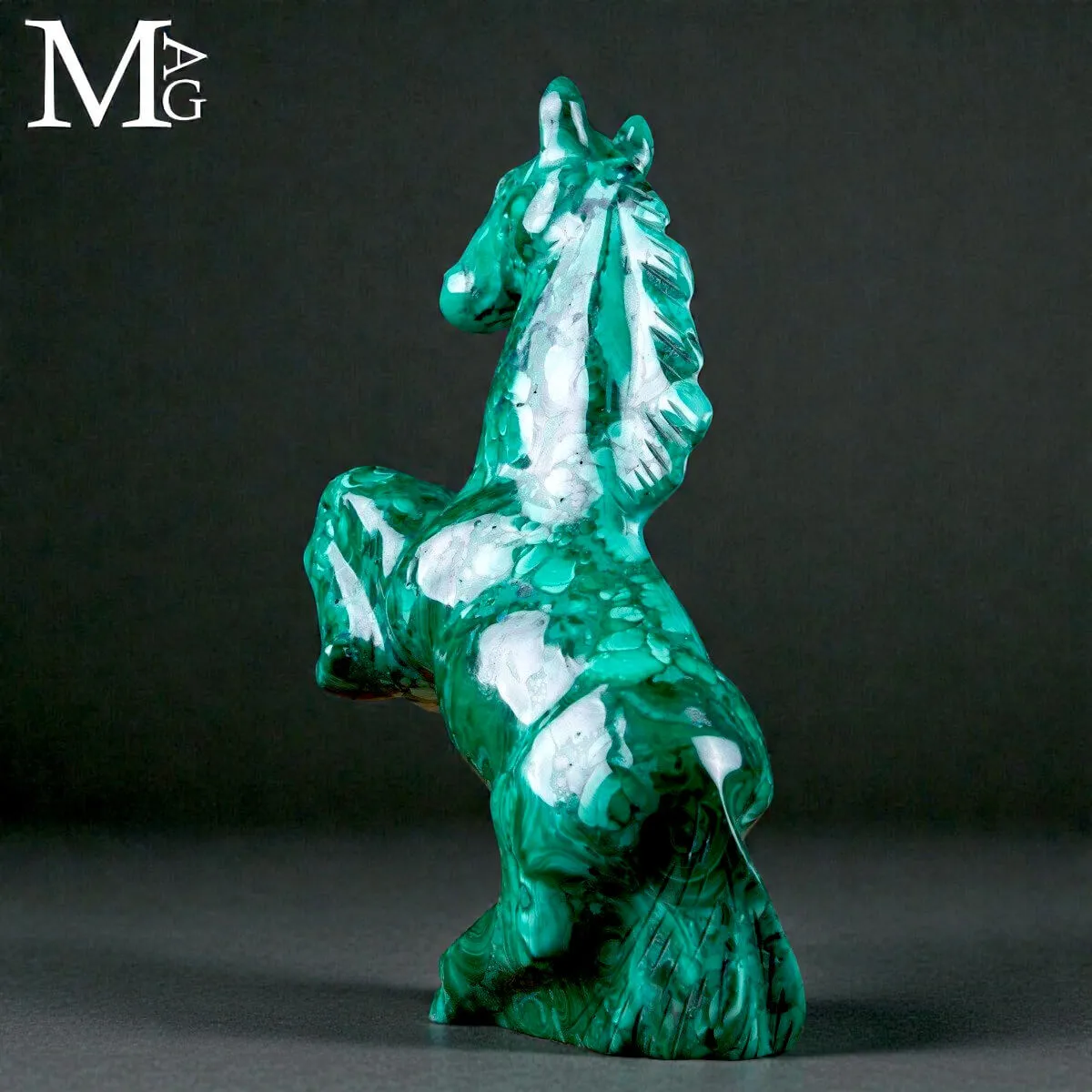 Cavallo scolpito in malachite – Scultura ornamentale.