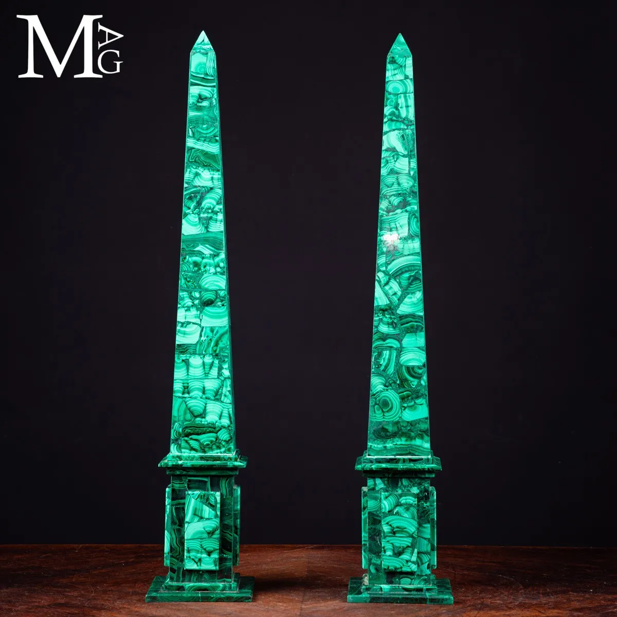 Coppia di Obelischi in Malachite di Qualità Extra.