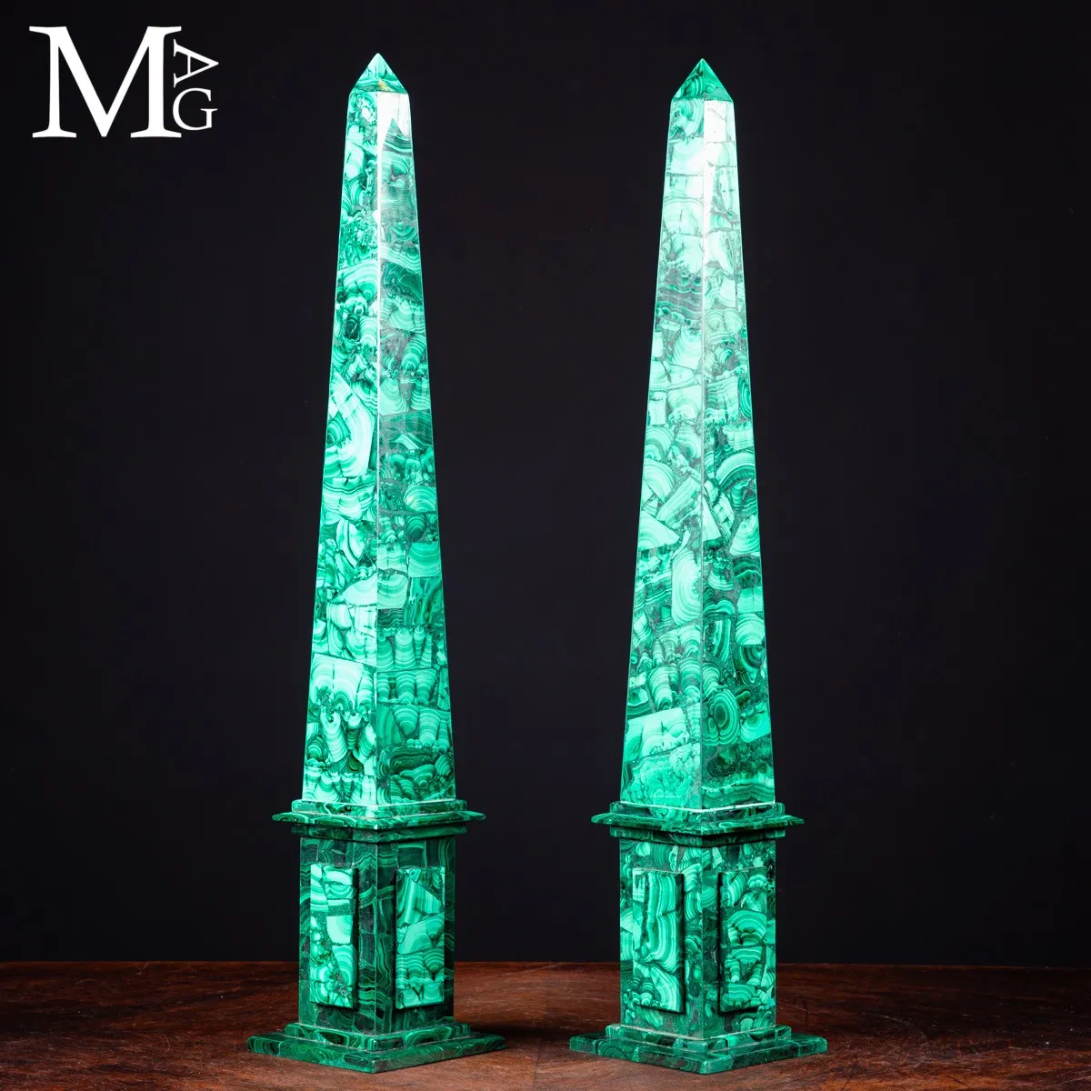 Coppia di Obelischi in Malachite di Qualità Extra.