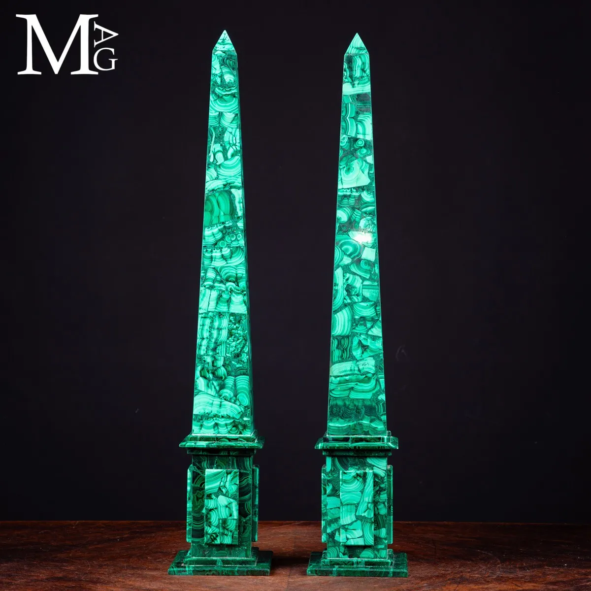 Coppia di Obelischi in Malachite di Qualità Extra.
