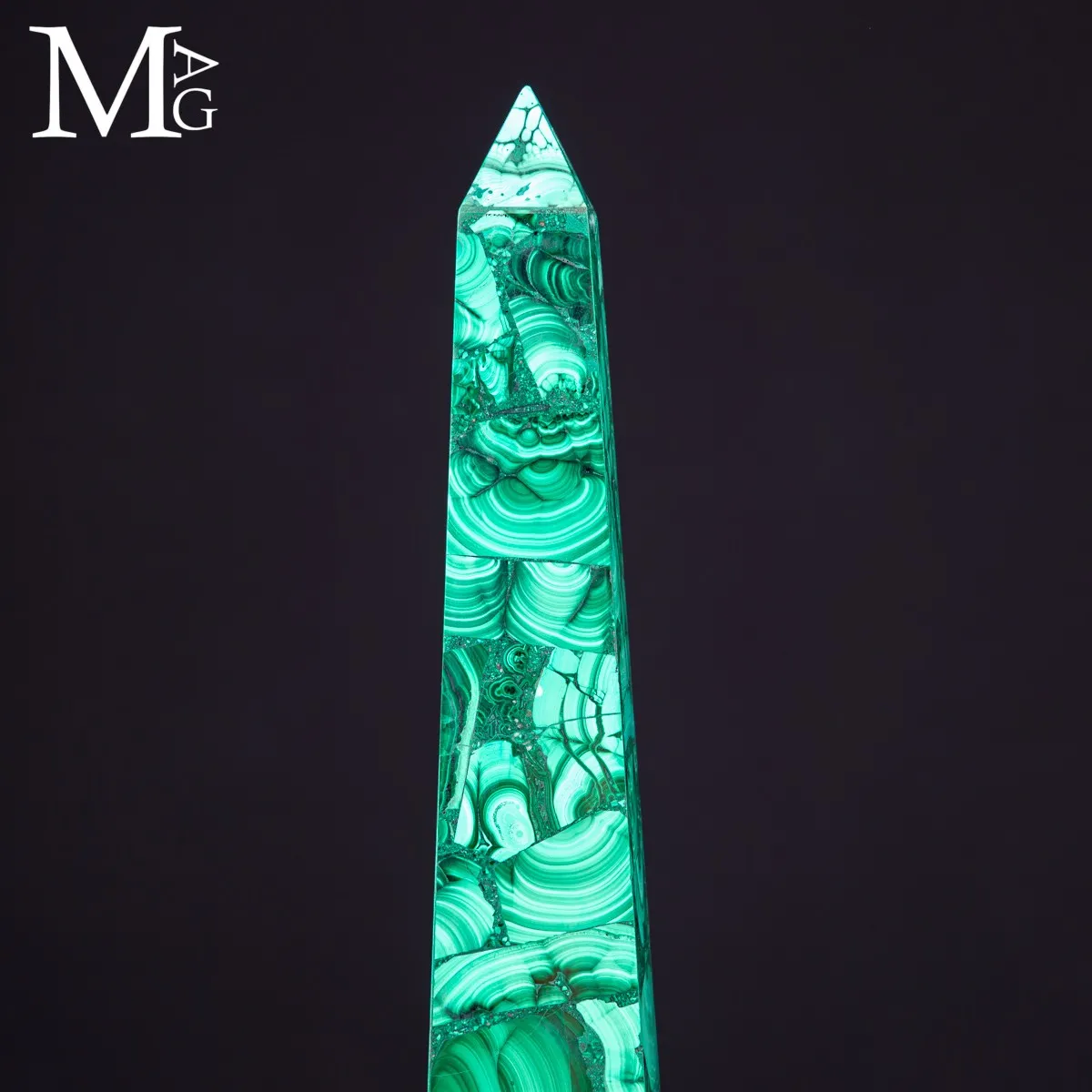 Coppia di Obelischi in Malachite di Qualità Extra.