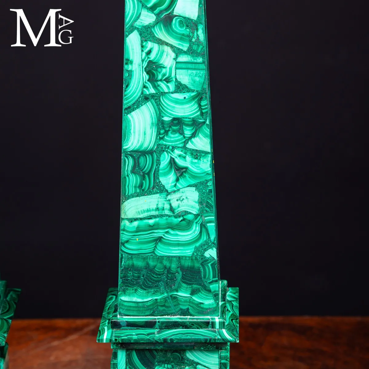 Coppia di Obelischi in Malachite di Qualità Extra.