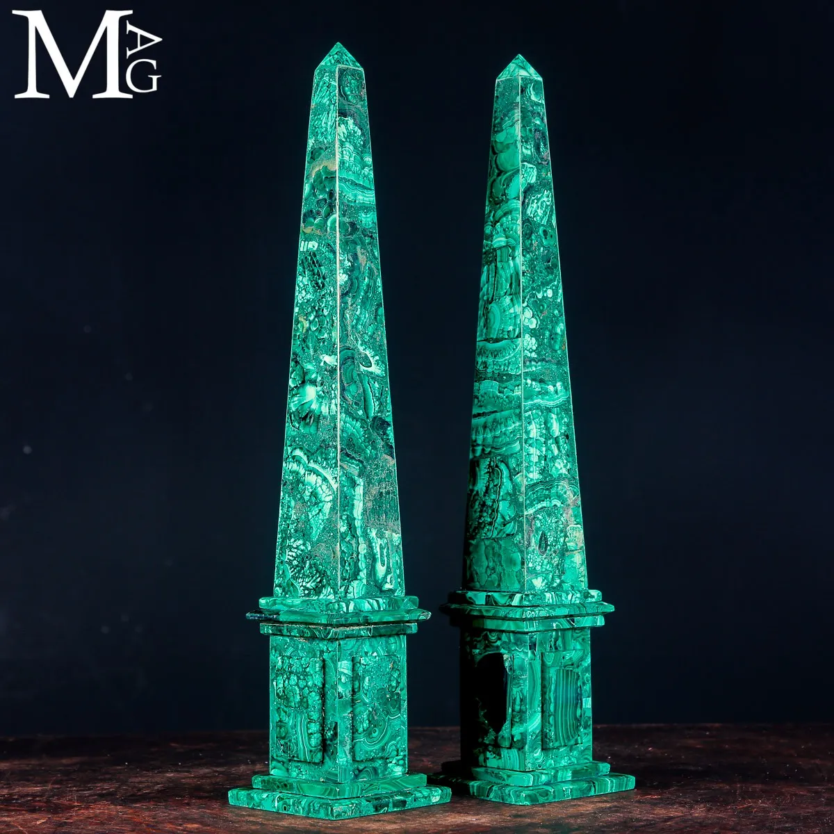 Coppia di Obelischi in Malachite – Interior Design.