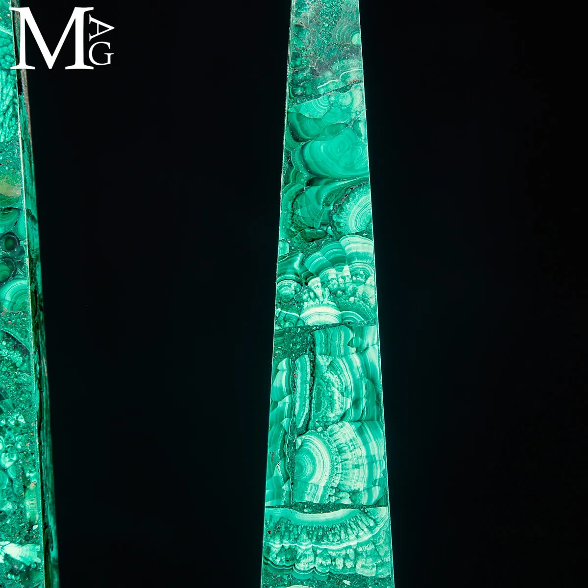 Coppia di Obelischi in Malachite – Interior Design.