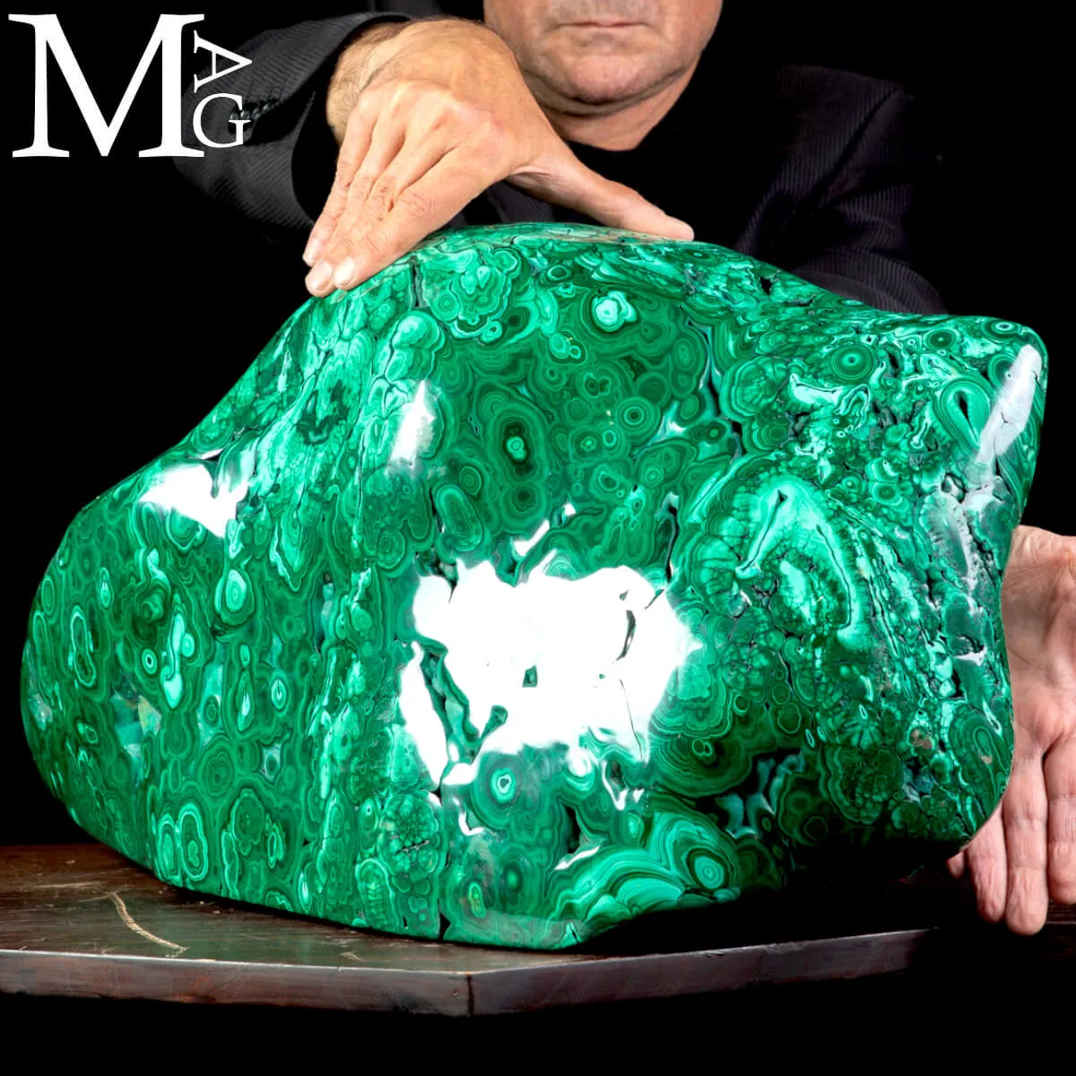 Maestoso Blocco di Malachite – Esemplare Scultoreo.