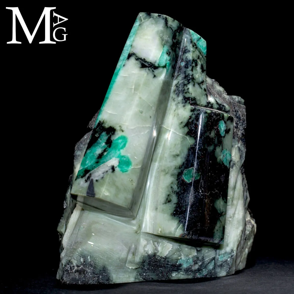 Smeraldi Verdi in Matrice di Biotite.