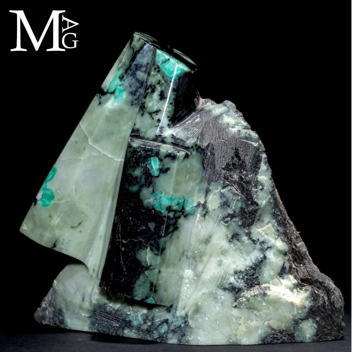Smeraldi Verdi in Matrice di Biotite.