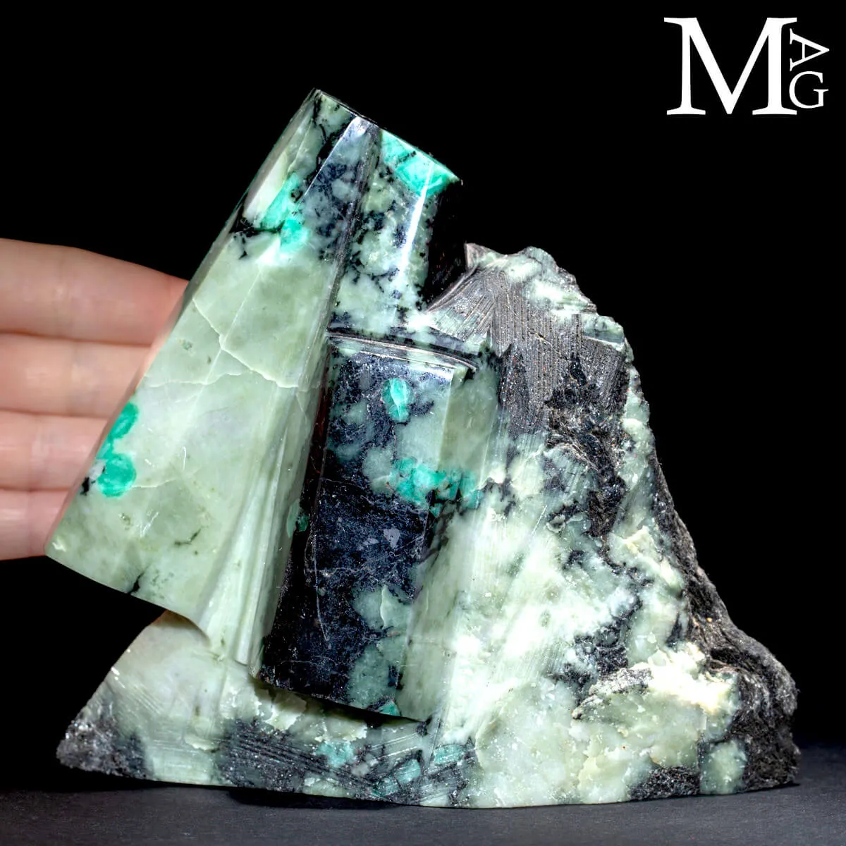 Smeraldi Verdi in Matrice di Biotite.
