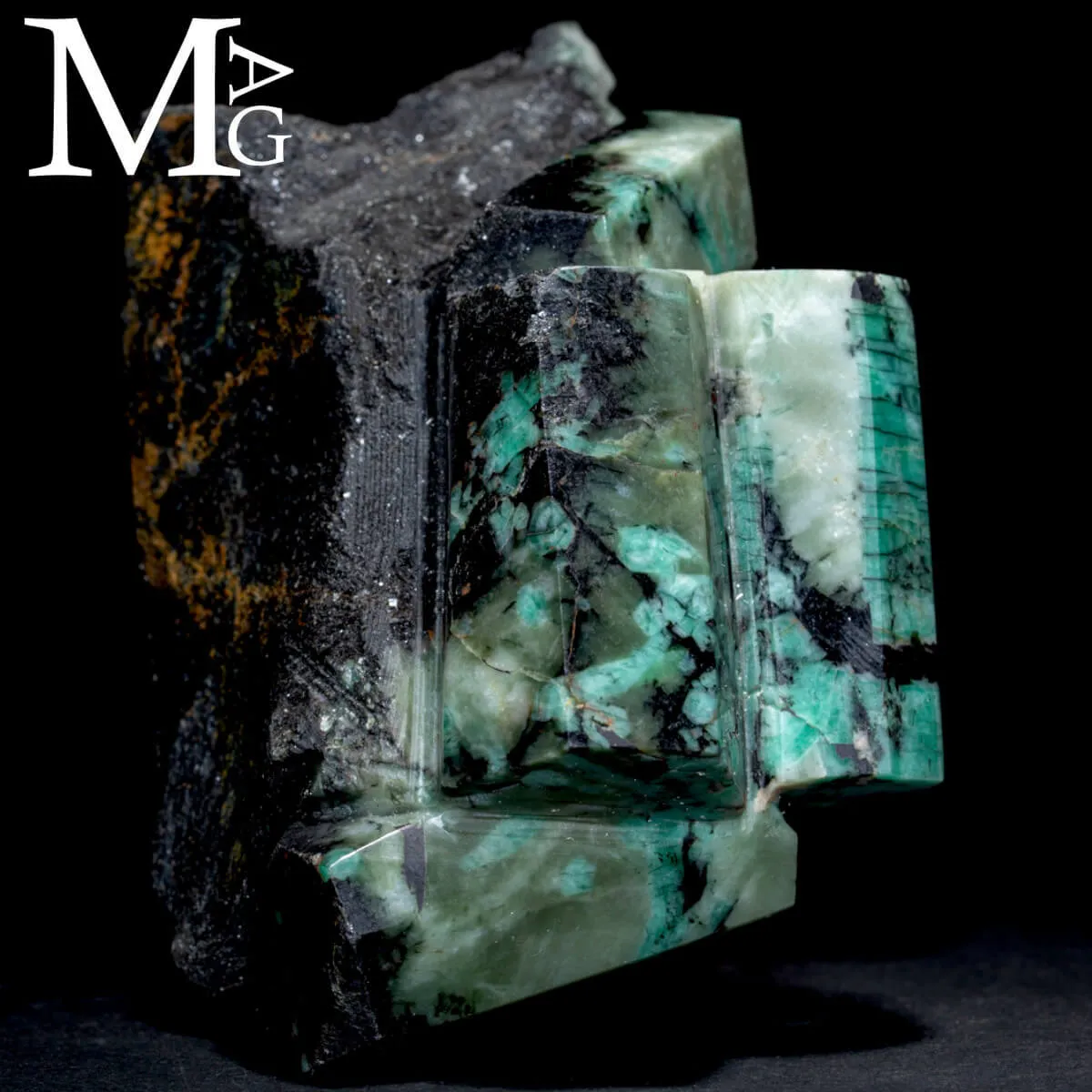 Scultura di Smeraldi nella loro Matrice Naturale.