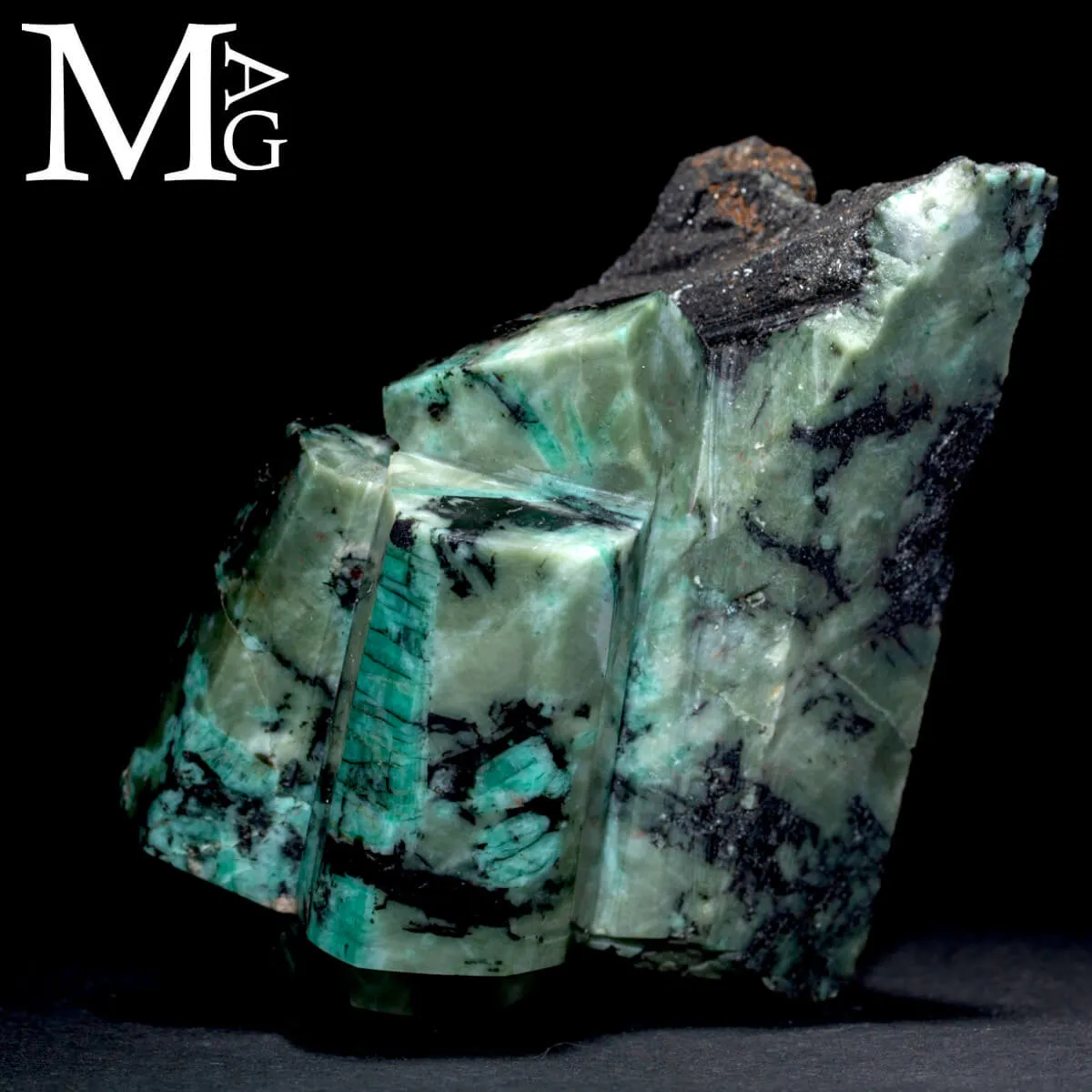 Scultura di Smeraldi nella loro Matrice Naturale.