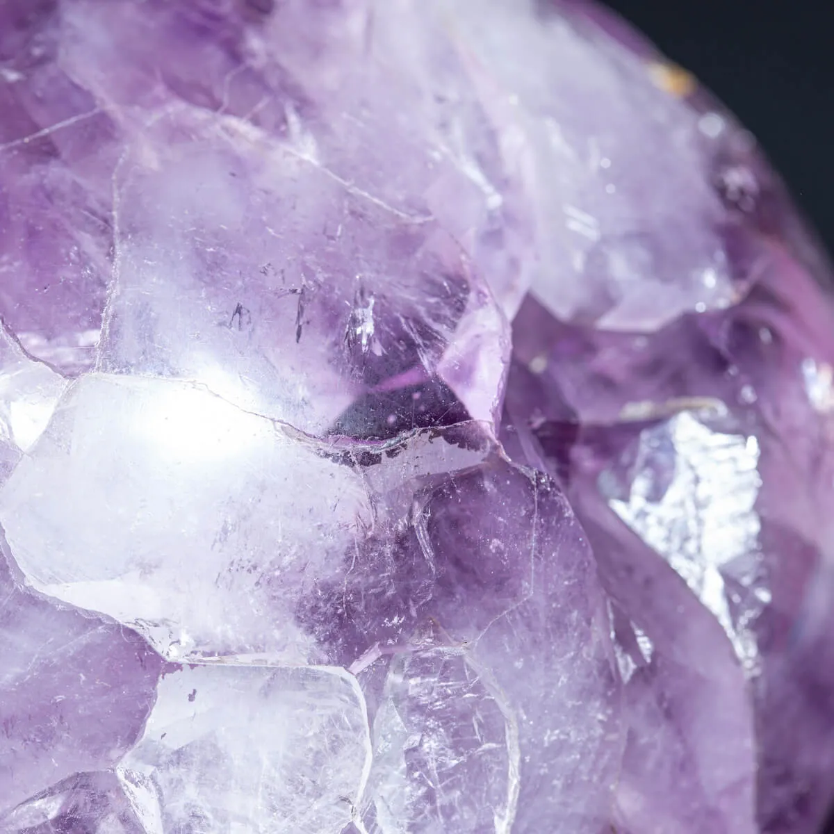 Sfera di Ametista Intagliata – Energia, Bellezza e Storia Antica.