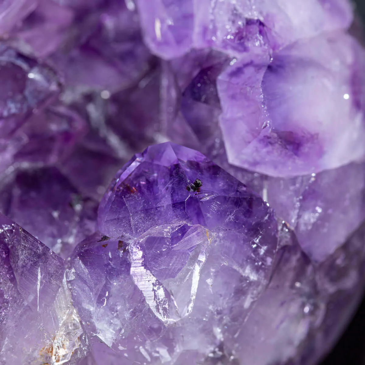Sfera di Cristalli di Ametista Intagliata da Geode.