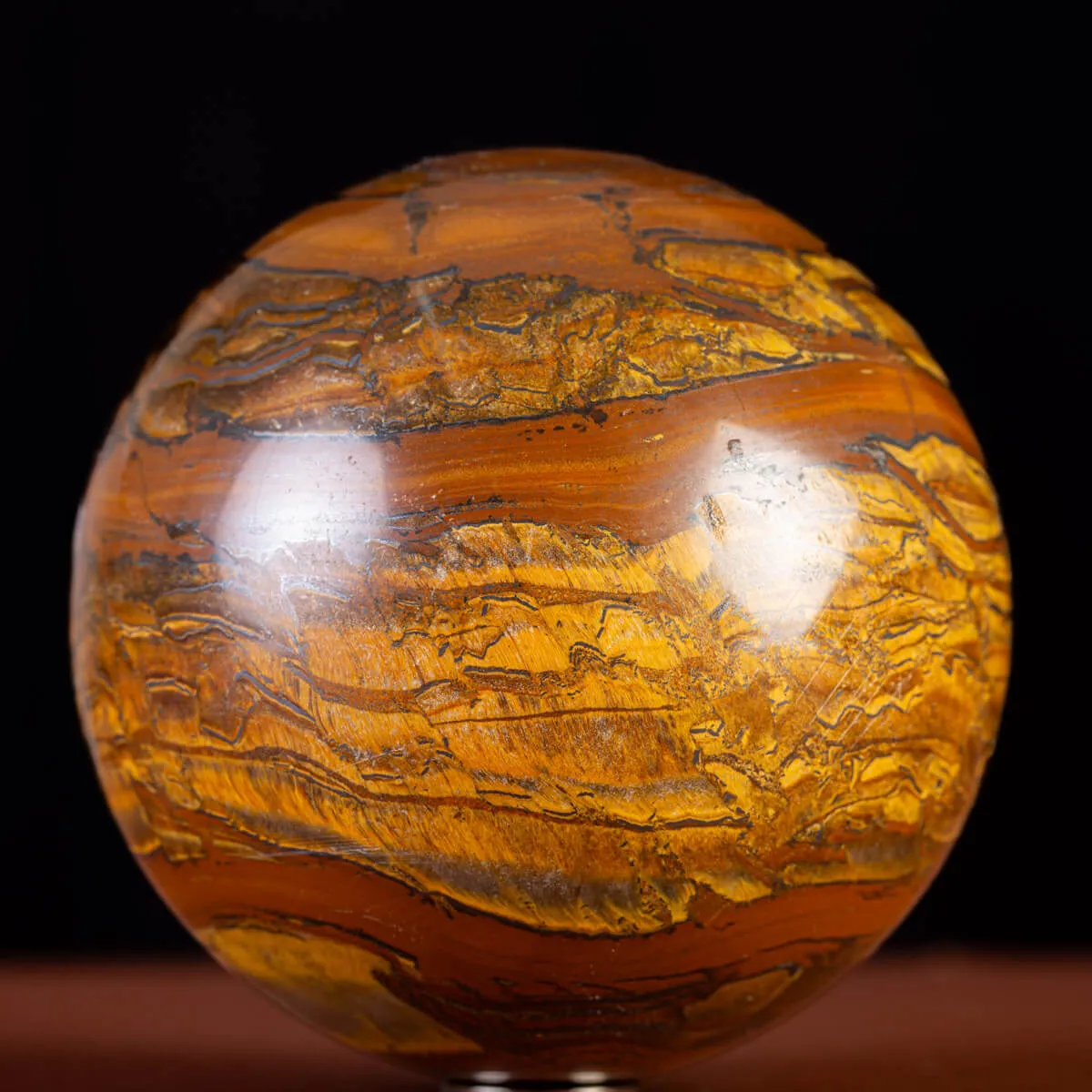 Sfera in Tiger Iron Intagliata.