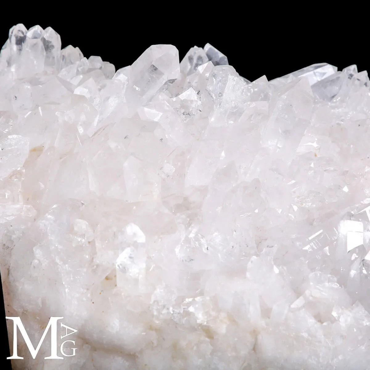 Tavolino con Drusa di Quarzo – Arredo d’Arte Naturale