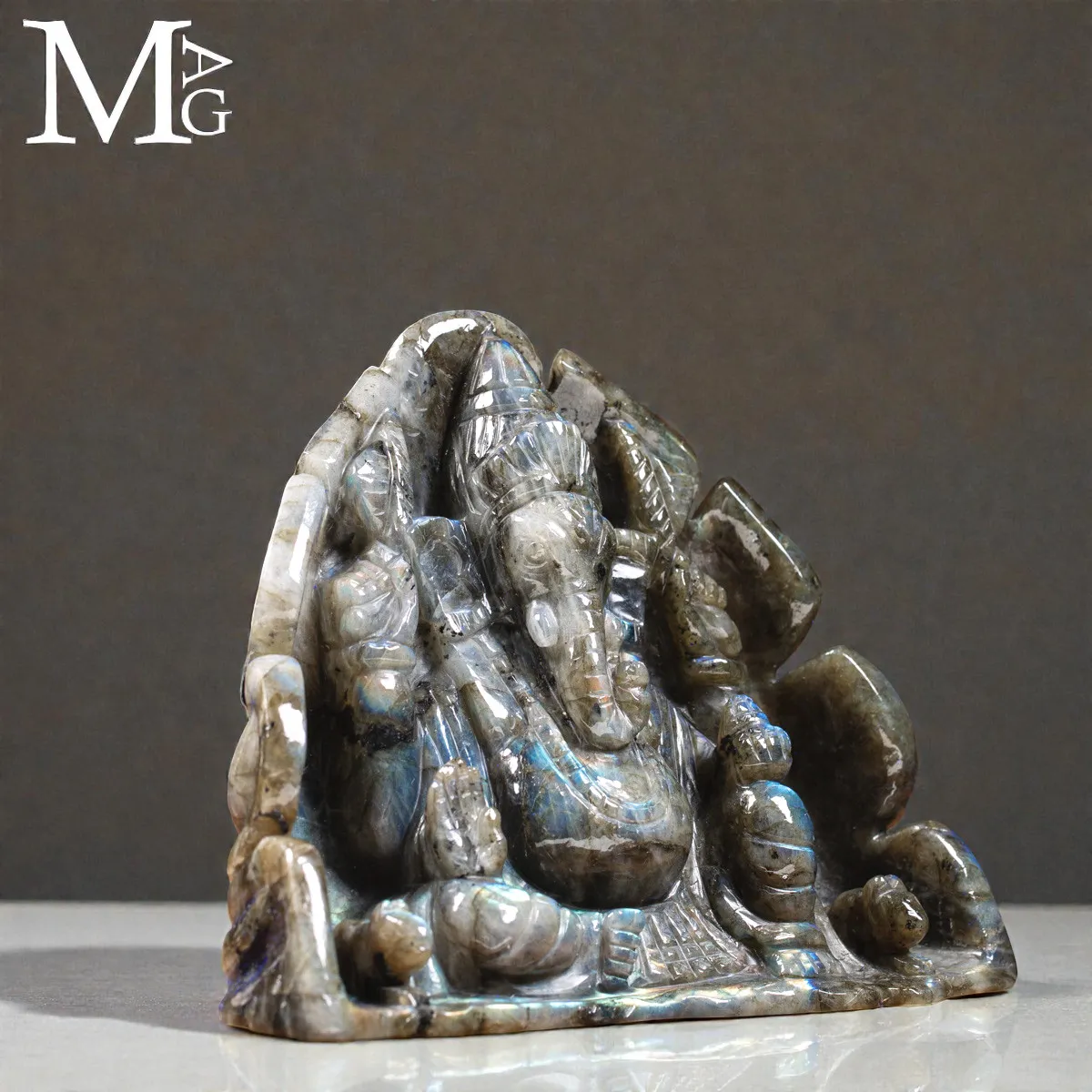 Lord Ganesh – Scultura in labradorite intagliata a mano.
