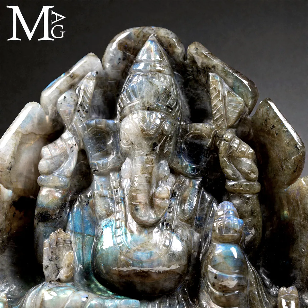 Lord Ganesh – Scultura in labradorite intagliata a mano.