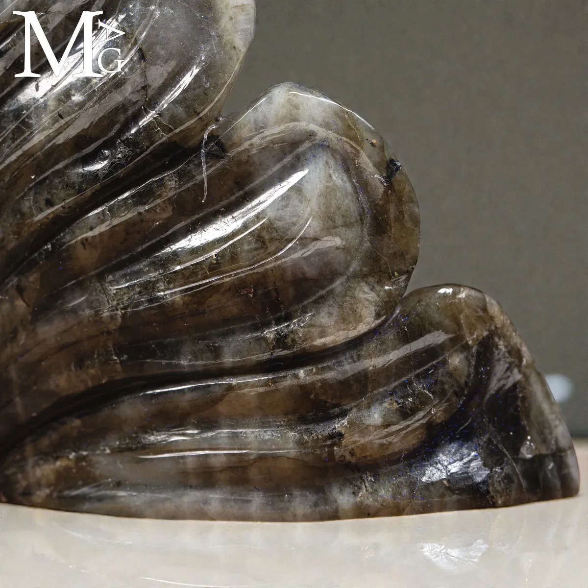 Lord Ganesh – Scultura in labradorite intagliata a mano.
