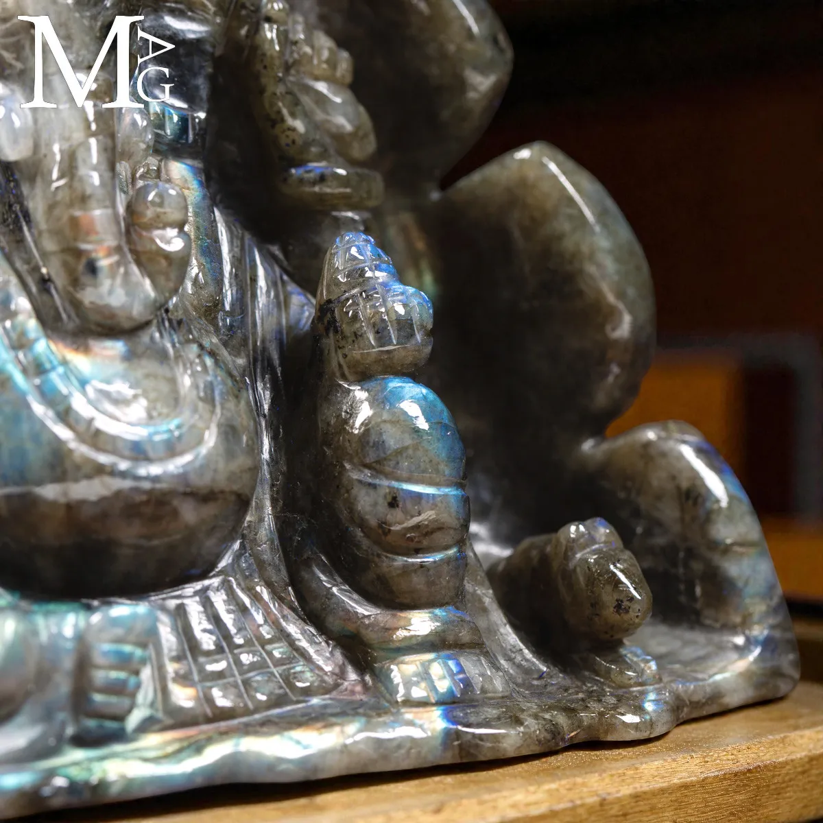 Lord Ganesh – Scultura in labradorite intagliata a mano.