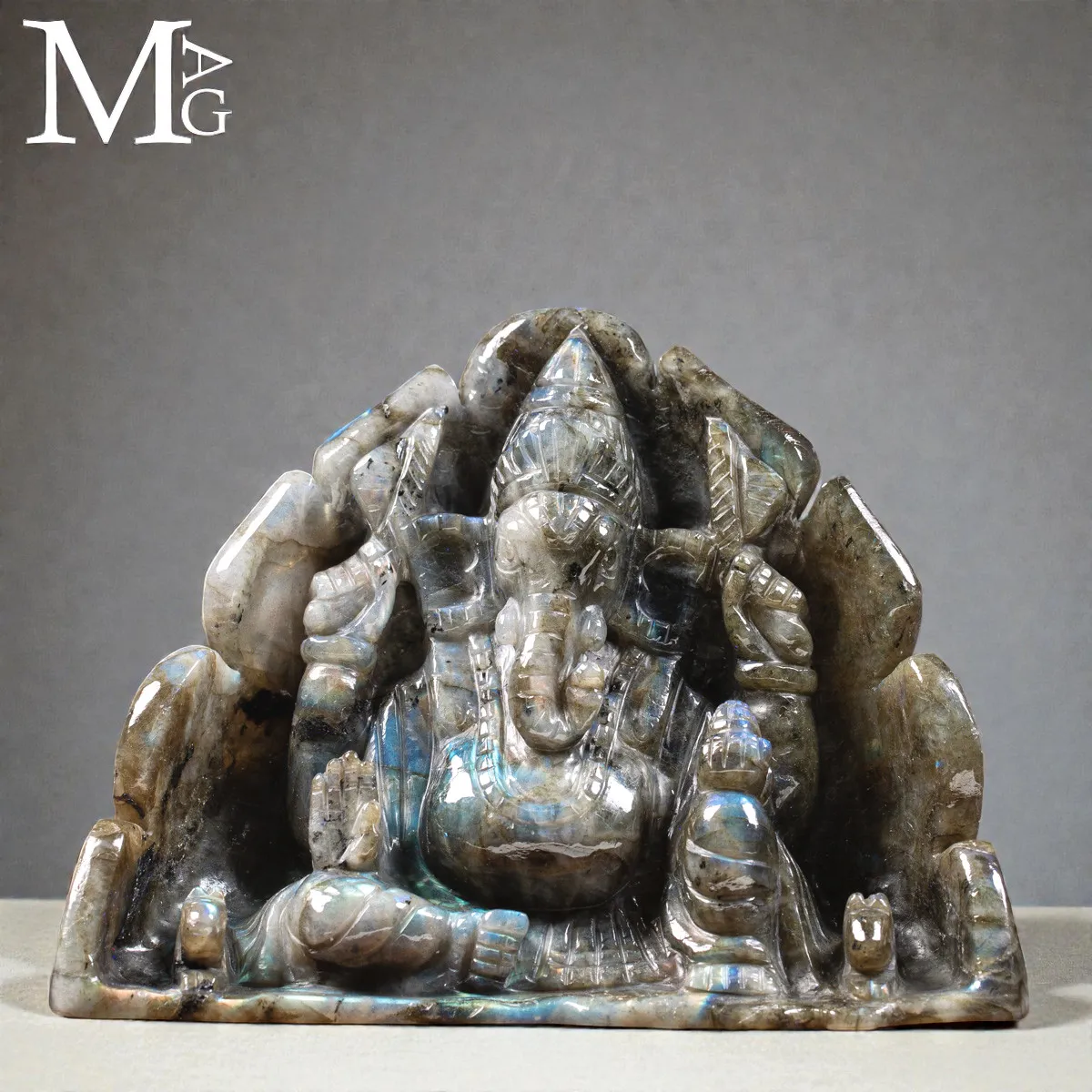 Lord Ganesh – Scultura in labradorite intagliata a mano.