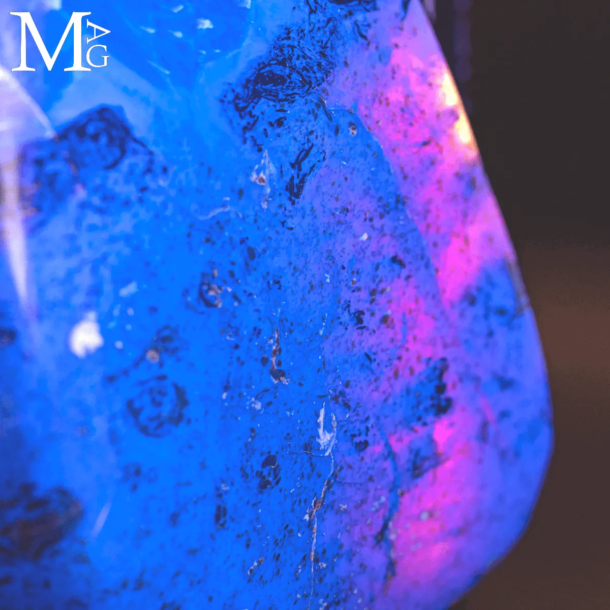 Ambra Blue: Resina tropicale fossilizzata