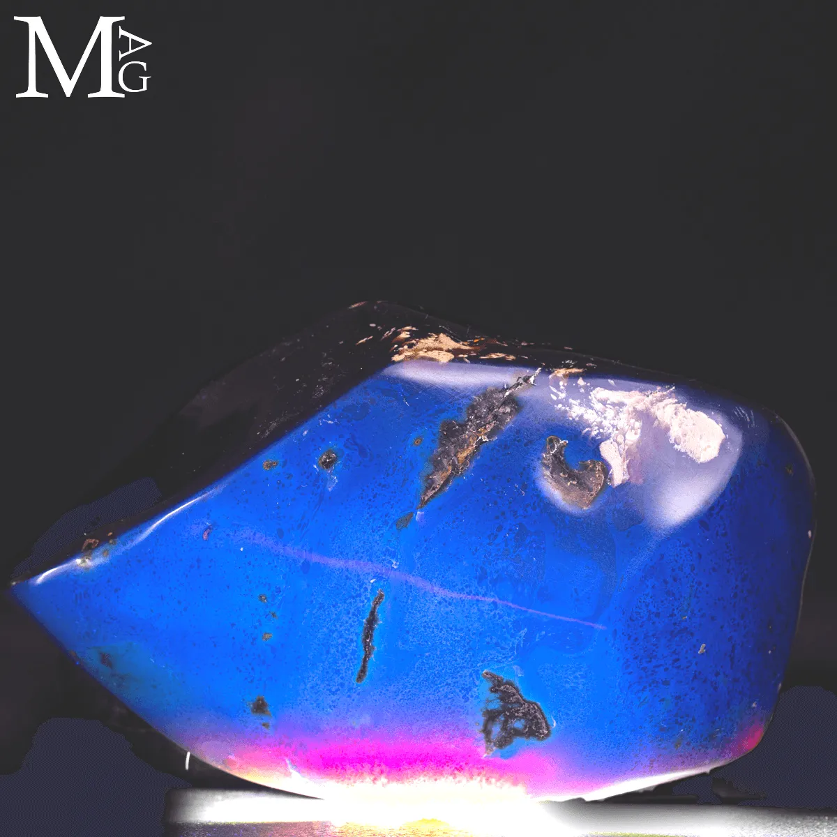 Ambra indonesiana: un fossile organico UV.