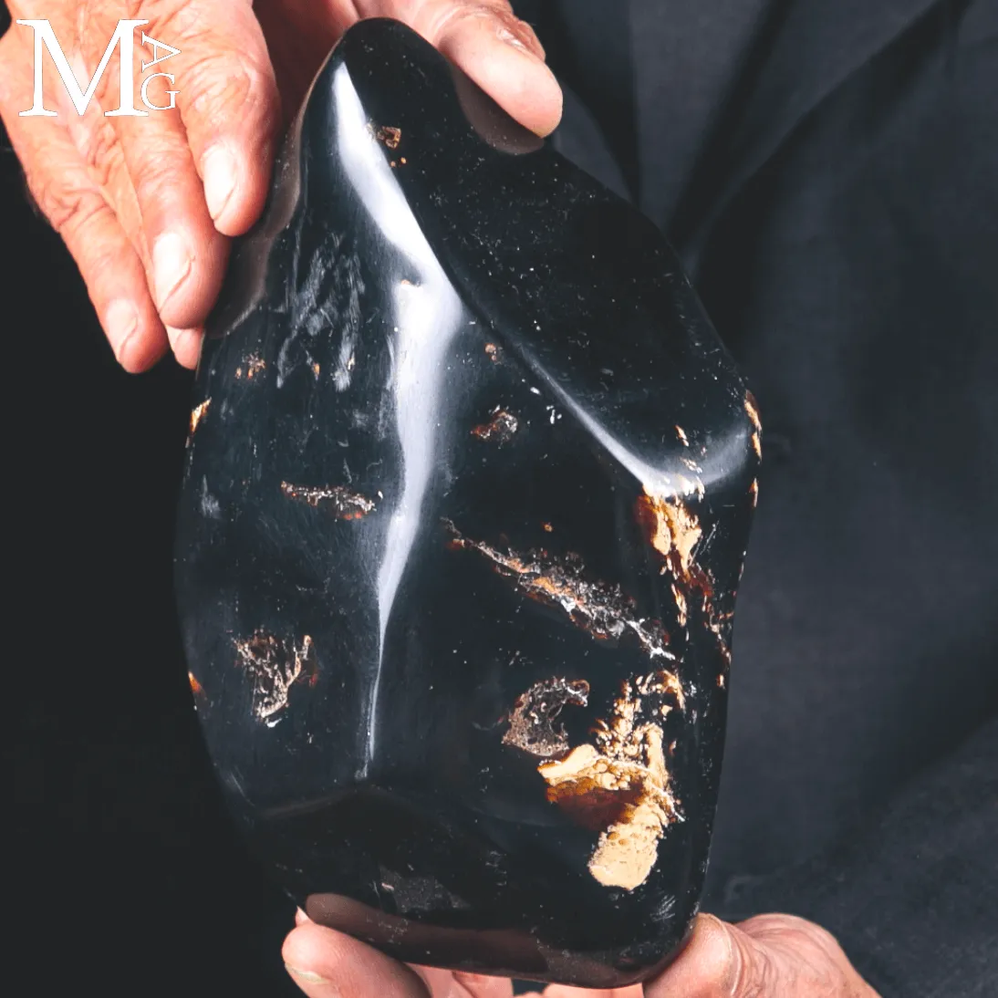 Ambra indonesiana: un fossile organico UV.