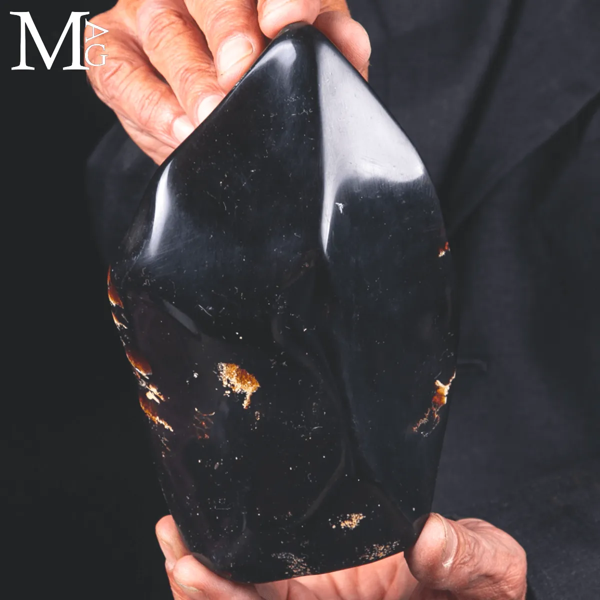 Ambra indonesiana: un fossile organico UV.