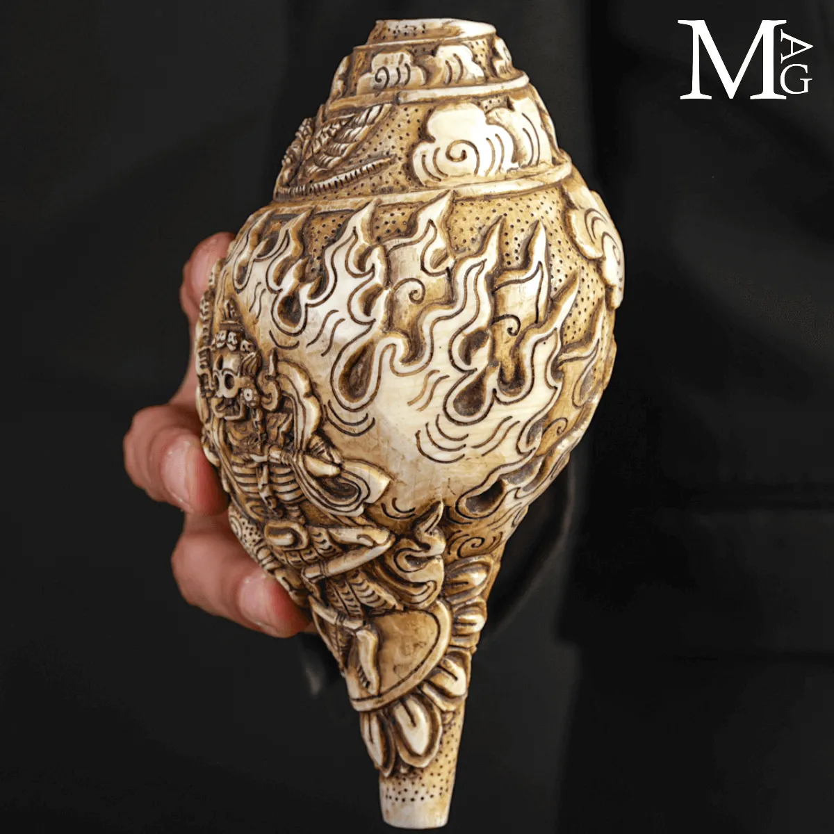 Conchiglia Shankha Tibetana Scolpita – I Citipati, Signori dei Cimiteri
