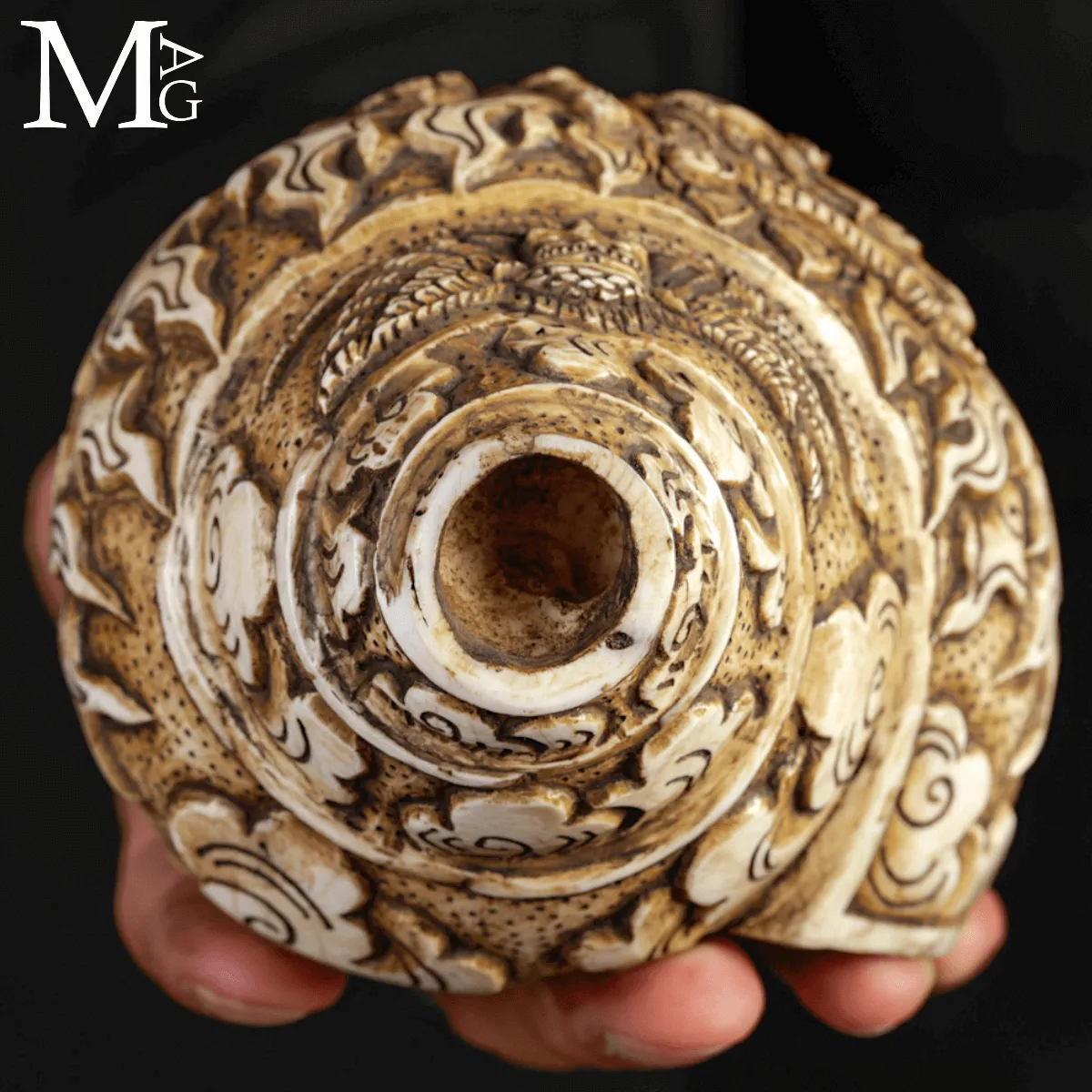 Conchiglia Shankha Tibetana Scolpita – I Citipati, Signori dei Cimiteri