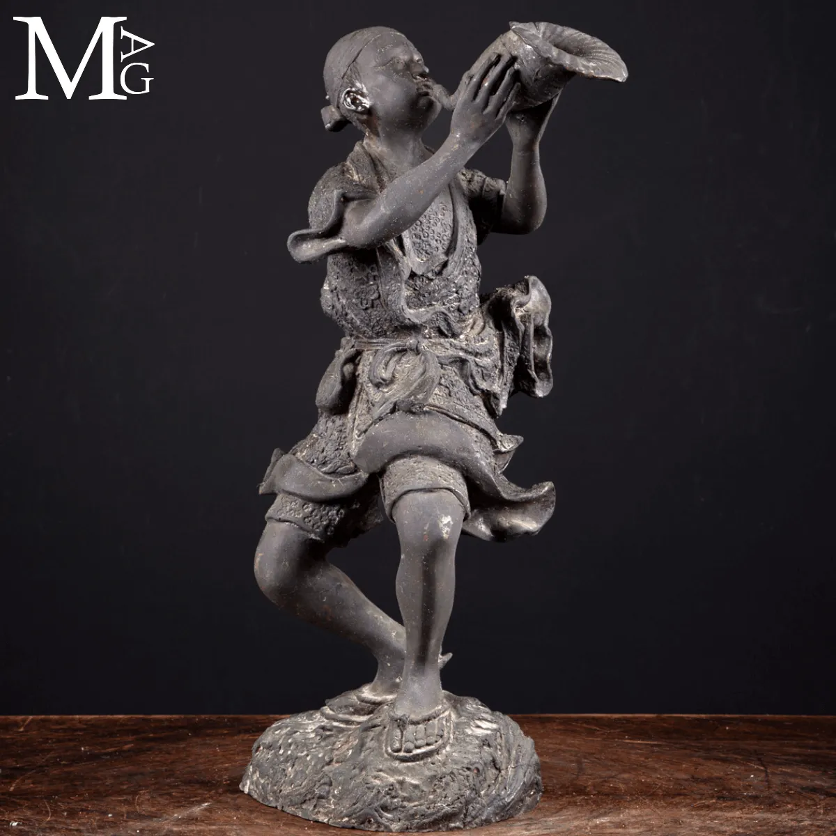 Okimono in Bronzo Rituale Giapponese - Suonatore di Horagai.