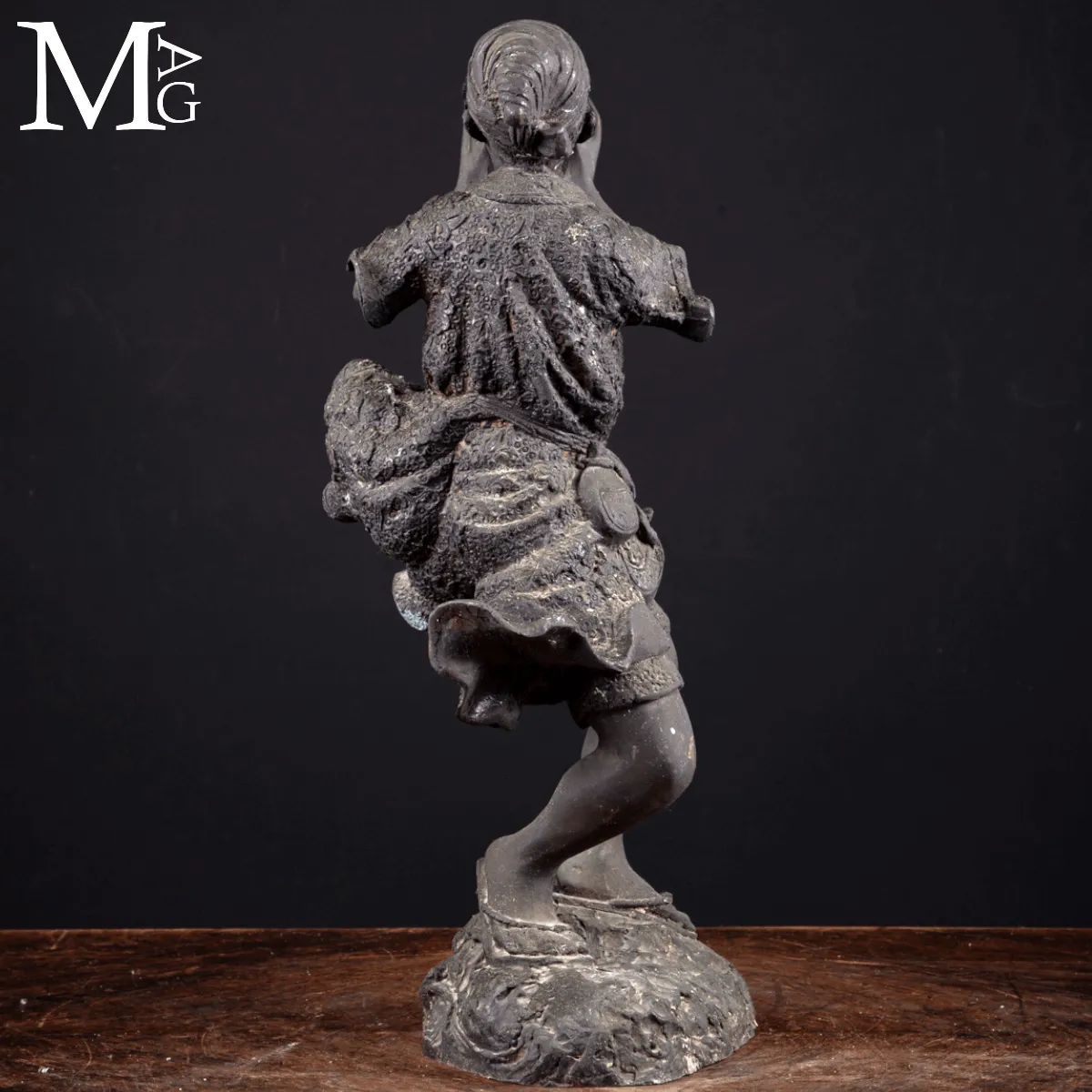 Okimono in Bronzo Rituale Giapponese - Suonatore di Horagai.