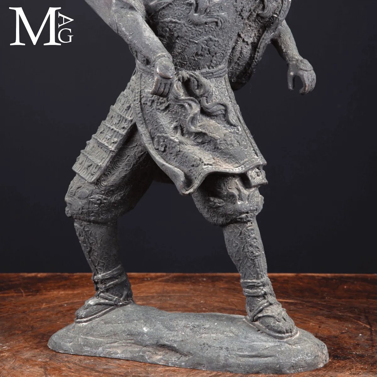 Statua in Bronzo - Guerriero in Abiti Cerimoniali.