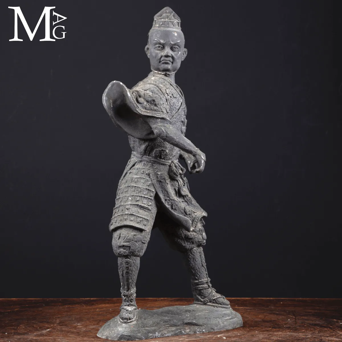 Statua in Bronzo - Guerriero in Abiti Cerimoniali.