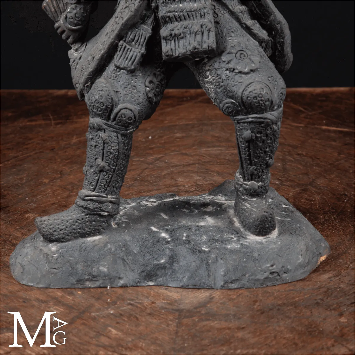 Scultura in Bronzo – Guerriero Asiatico con Ventaglio da Comando.