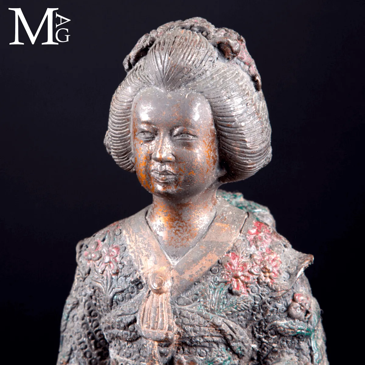 Statua in Bronzo Geisha – Okimono Giapponese, XX secolo.