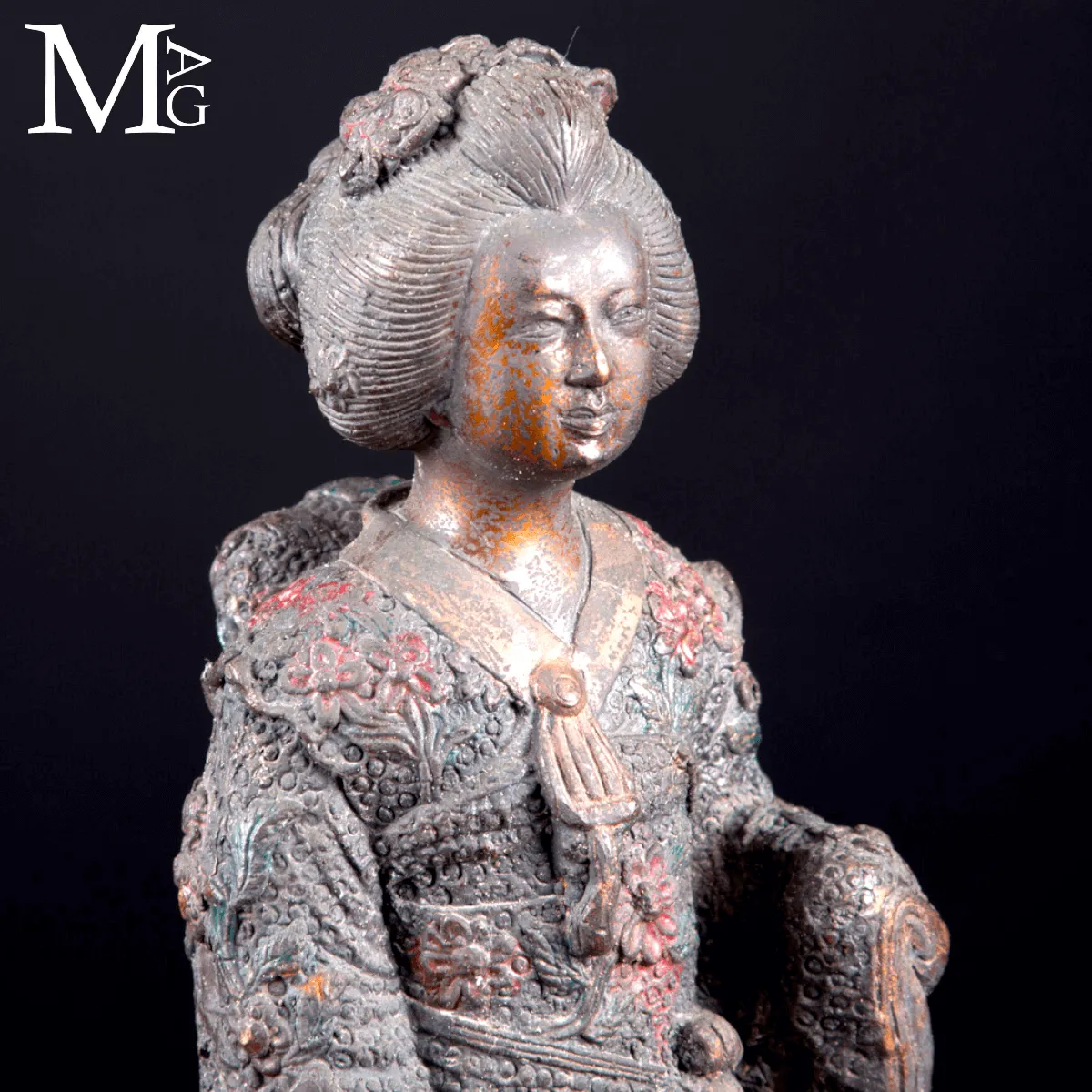 Statua in Bronzo Geisha – Okimono Giapponese, XX secolo.