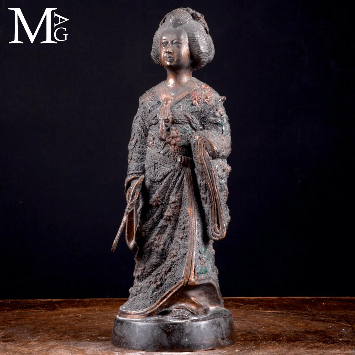 Statua in Bronzo Geisha – Okimono Giapponese, XX secolo.