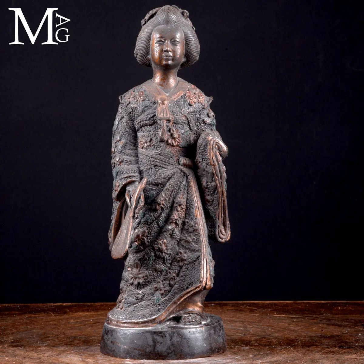 Statua in Bronzo Geisha – Okimono Giapponese, XX secolo.