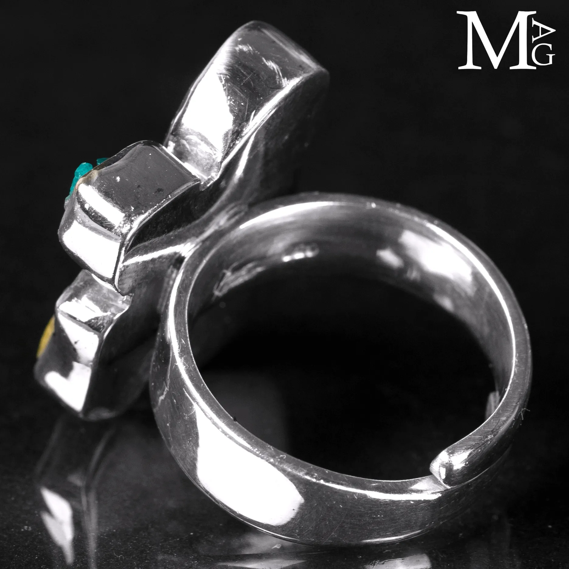 Anello in Argento con Acquamarina, Heliodoro e Apatite Neon.