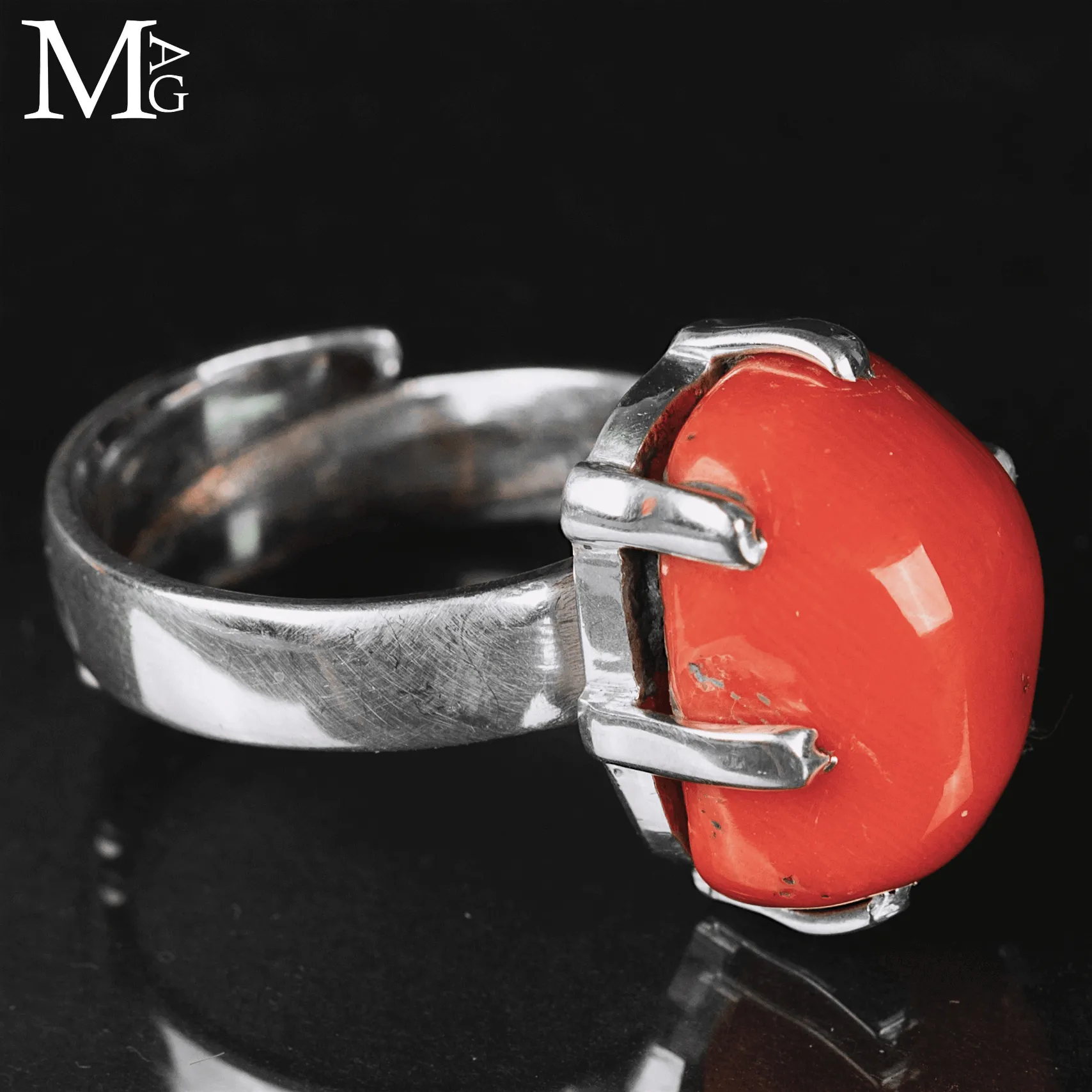 Anello in Argento con Corallo Rosso Mediterraneo.