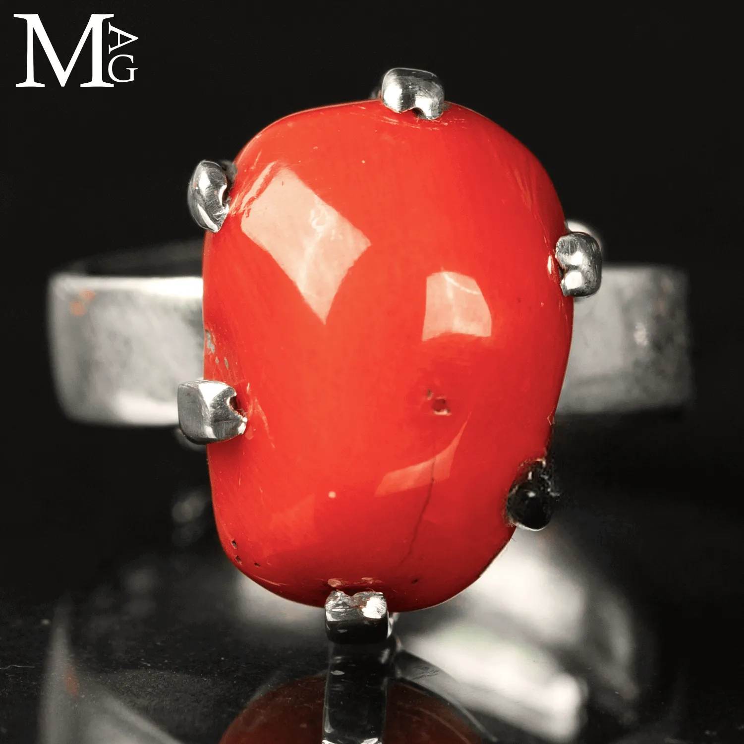 Anello in Argento con Corallo Rosso Mediterraneo.