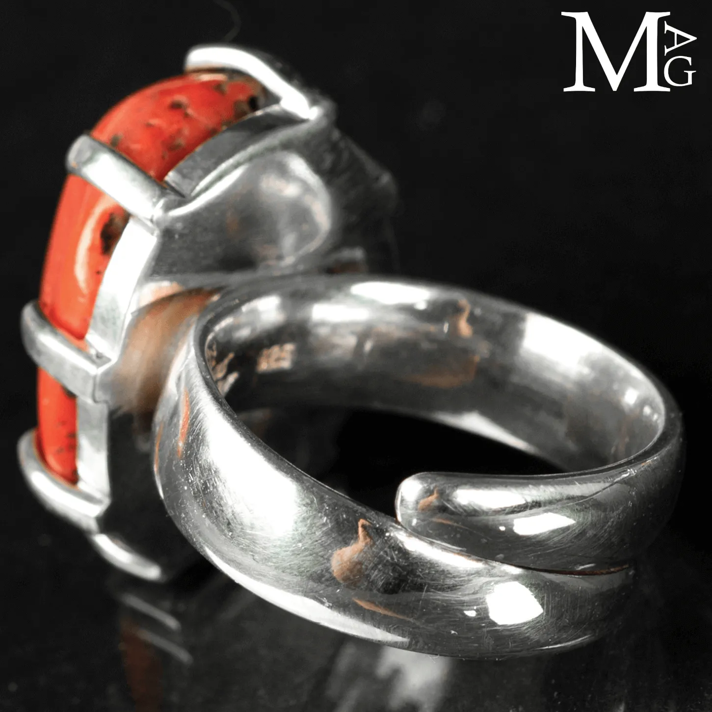 Anello in Argento con Corallo Rosso Sardo Naturale.