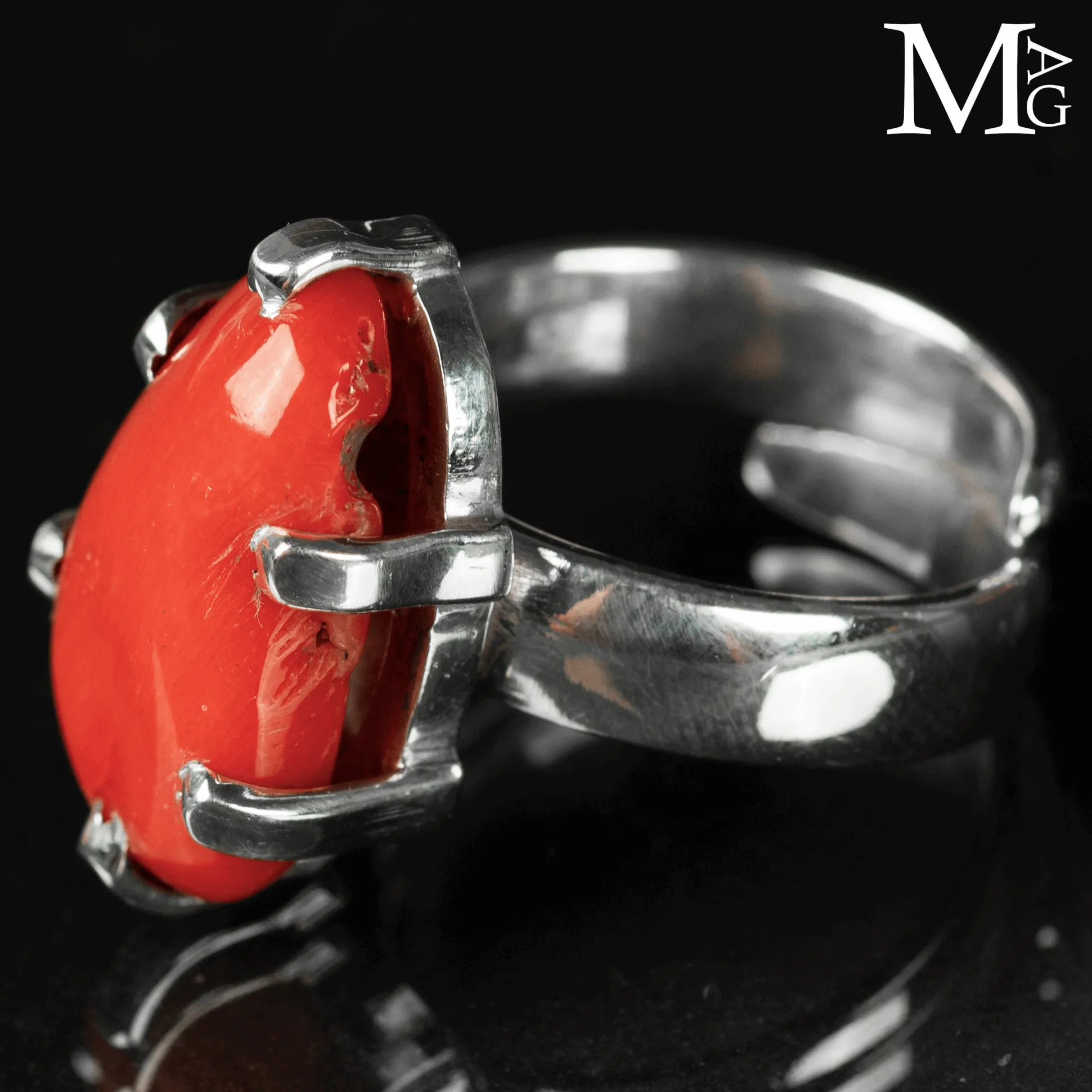 Anello in Argento con Corallo Rosso Sardo Naturale.