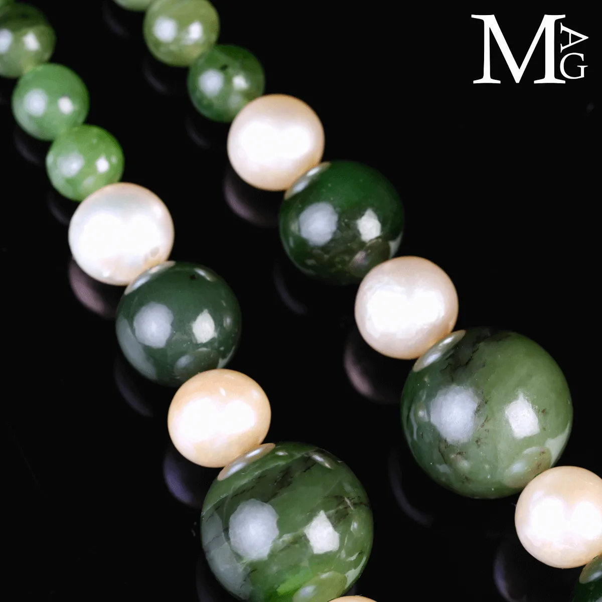 Collana in Giada e Perle – Eleganza Essenziale.