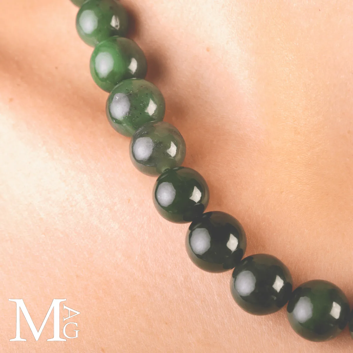 Collier in Giada Nefrite – Gradazione Naturale di Verdi.