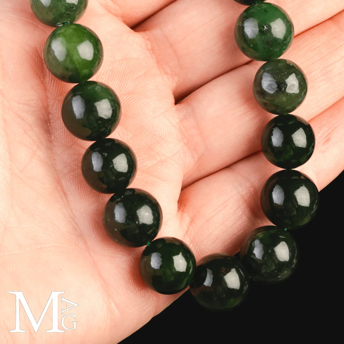 Collier in Giada Nefrite – Gradazione Naturale di Verdi.